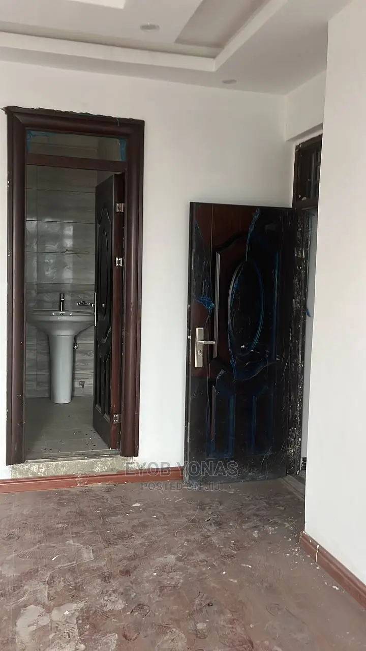 4bdrm Apartment in Yeka for sale