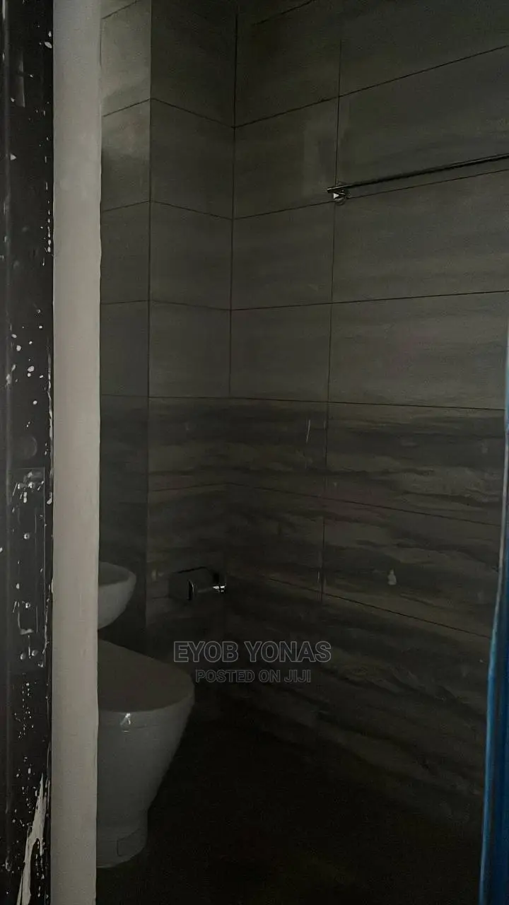 4bdrm Apartment in Yeka for sale