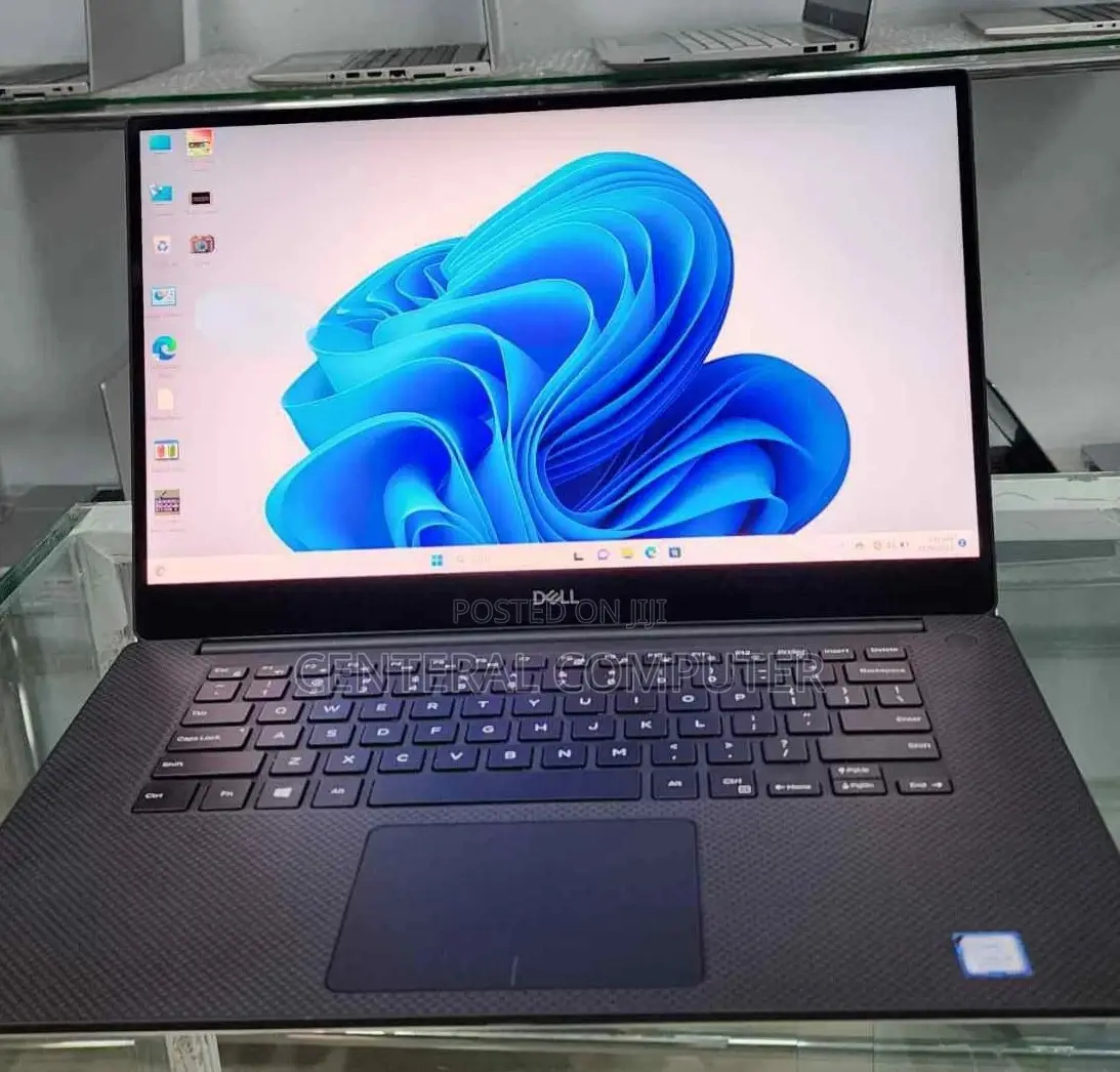 New Laptop Dell Precision 5520 32GB Intel Core I9 SSD 512GB