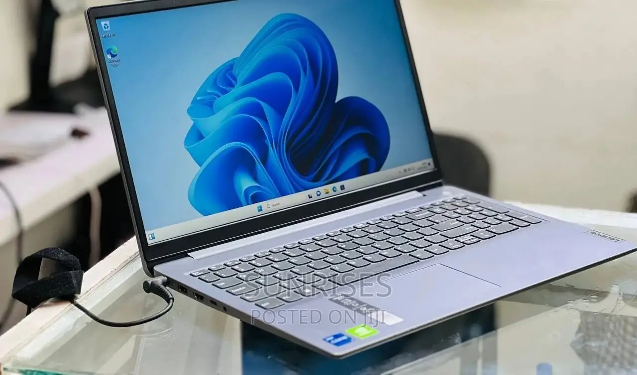 New Laptop Lenovo Ideapad 3 16GB Intel Core I7 SSD 1T