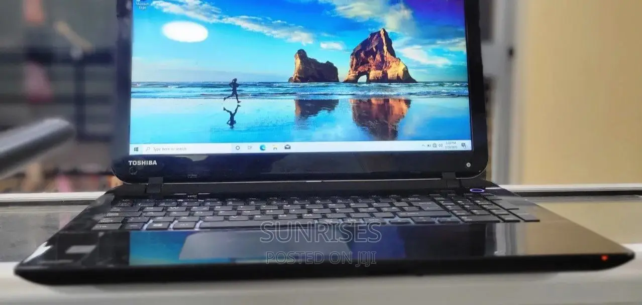 New Laptop Toshiba A30 8GB Intel Core I7 SSD 256GB