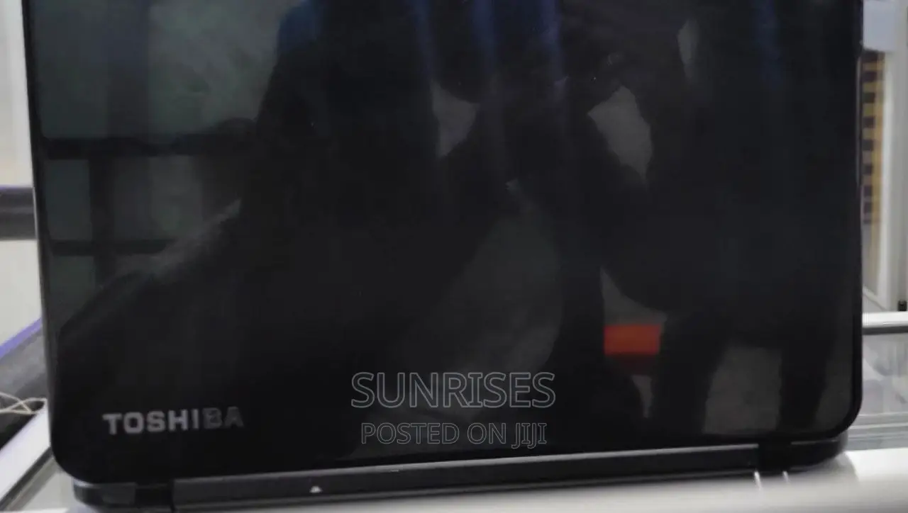 New Laptop Toshiba A30 8GB Intel Core I7 SSD 256GB