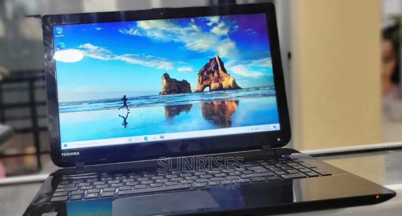New Laptop Toshiba A30 8GB Intel Core I7 SSD 256GB