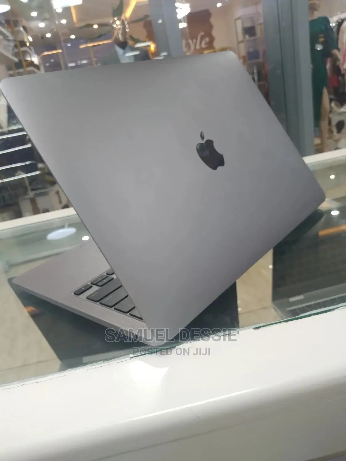 New Laptop Apple MacBook Pro M1 8GB Apple M1 Pro SSD 256GB