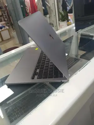 New Laptop Apple MacBook Pro M1 8GB Apple M1 Pro SSD 256GB