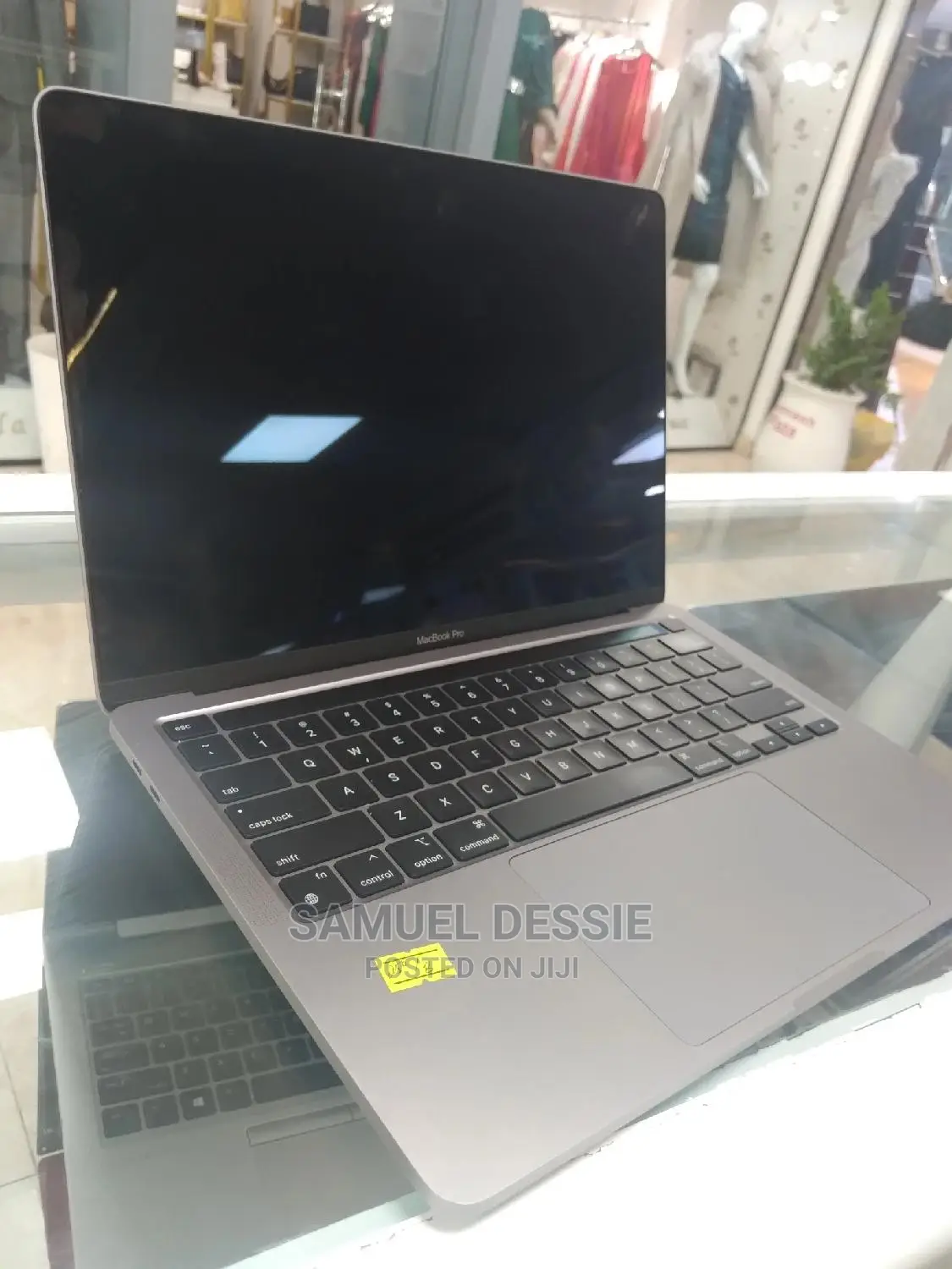 New Laptop Apple MacBook Pro M1 8GB Apple M1 Pro SSD 256GB