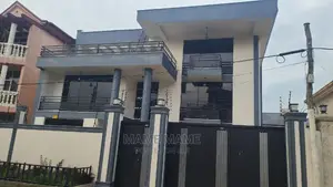 5bdrm House in Addis Abeba, Bole for sale