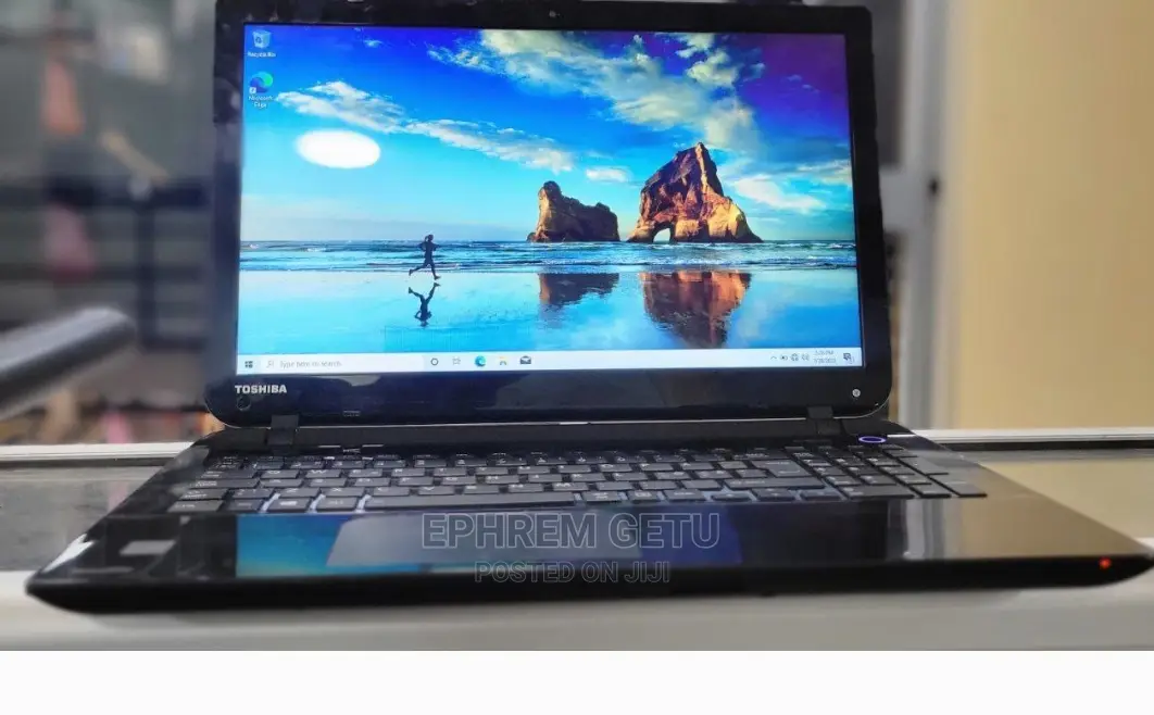 New Laptop Toshiba Satellite C850 8GB Intel Core I7 SSD 256GB