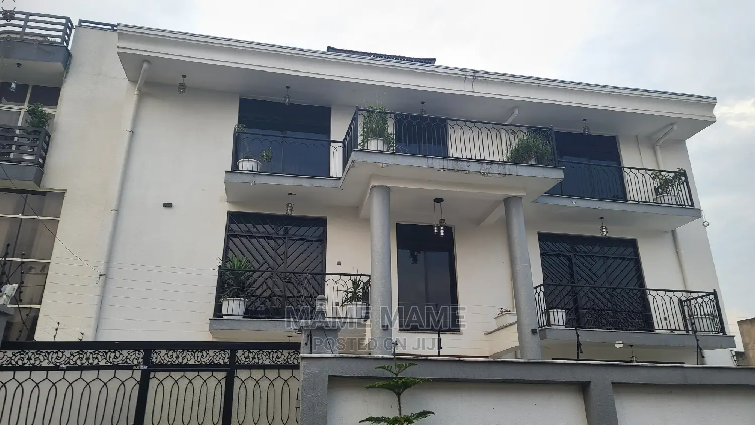 7bdrm House in Addis Abeba, Bole for sale