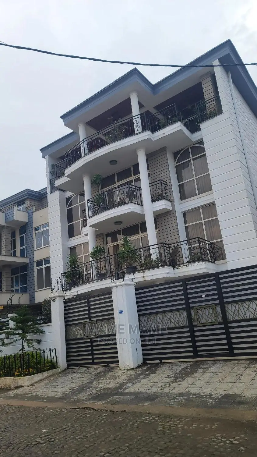 7bdrm House in Addis Abeba, Bole for sale