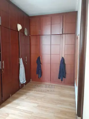 9bdrm House in Yeka for sale