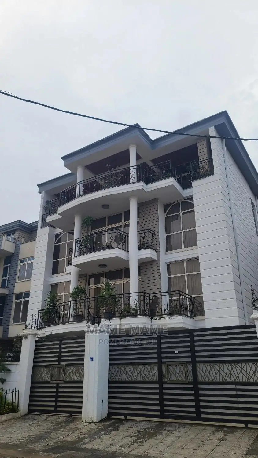 7bdrm House in Addis Abeba, Bole for sale