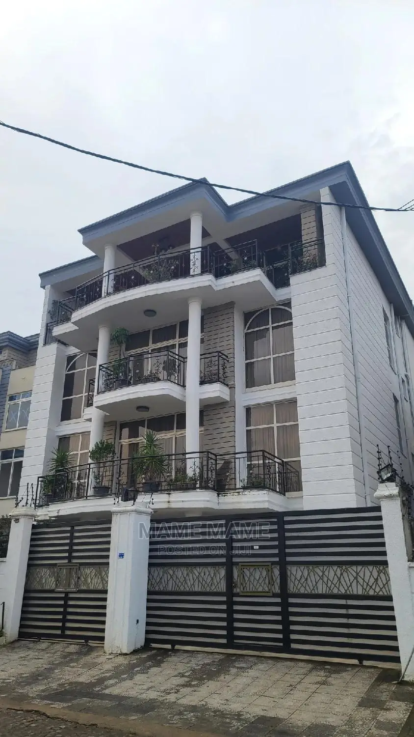 7bdrm House in Addis Abeba, Bole for sale
