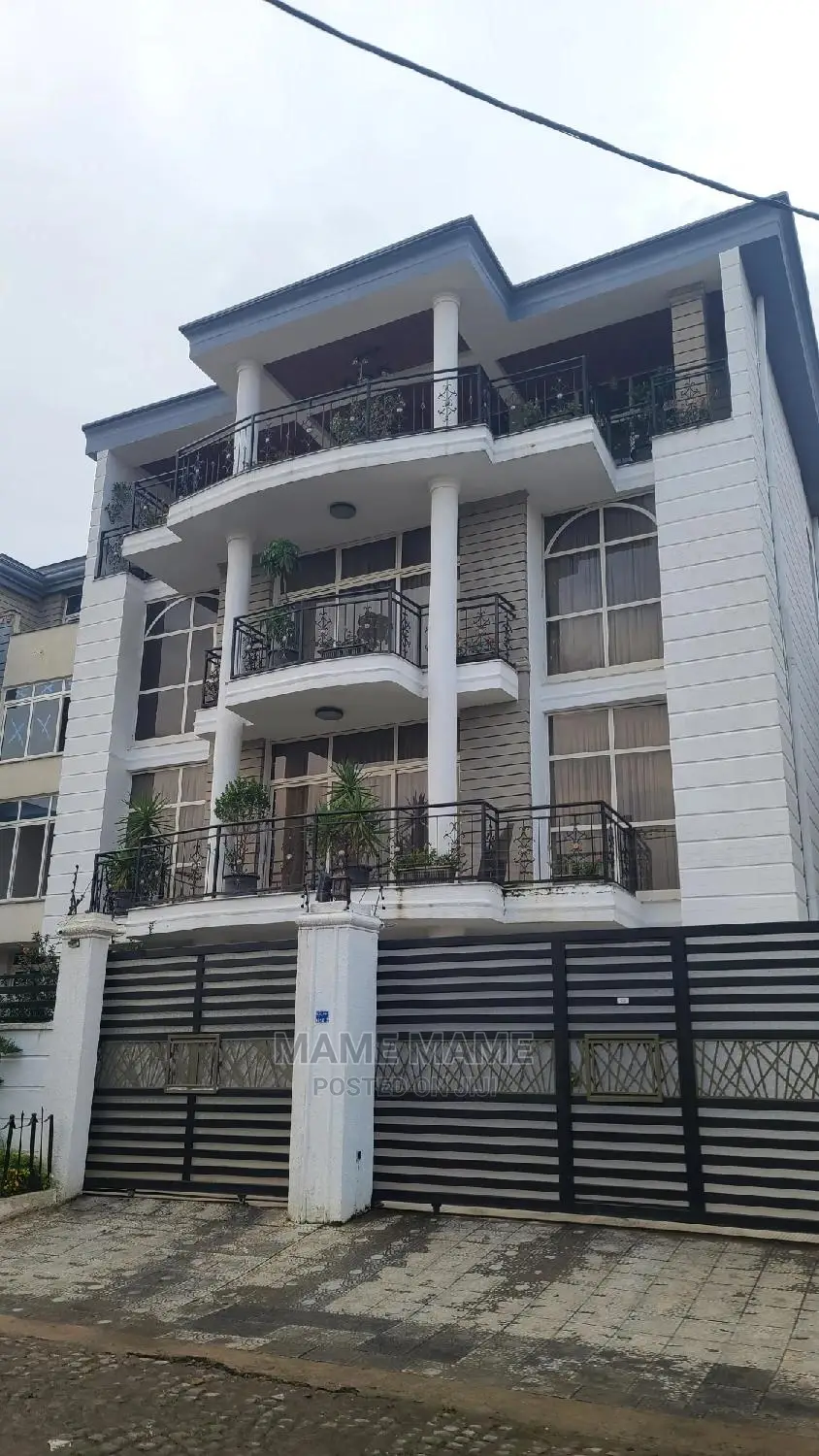 7bdrm House in Addis Abeba, Bole for sale