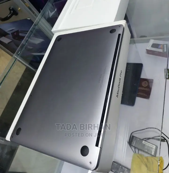 New Laptop Apple MacBook Air 2022 M2 8GB Intel Core I5 SSD 256GB