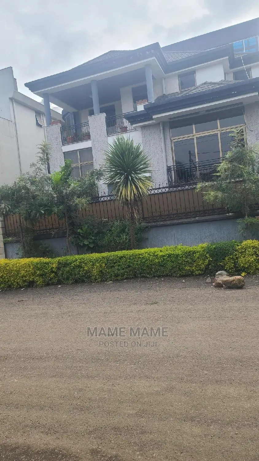 7bdrm House in Addis Abeba, Bole for sale