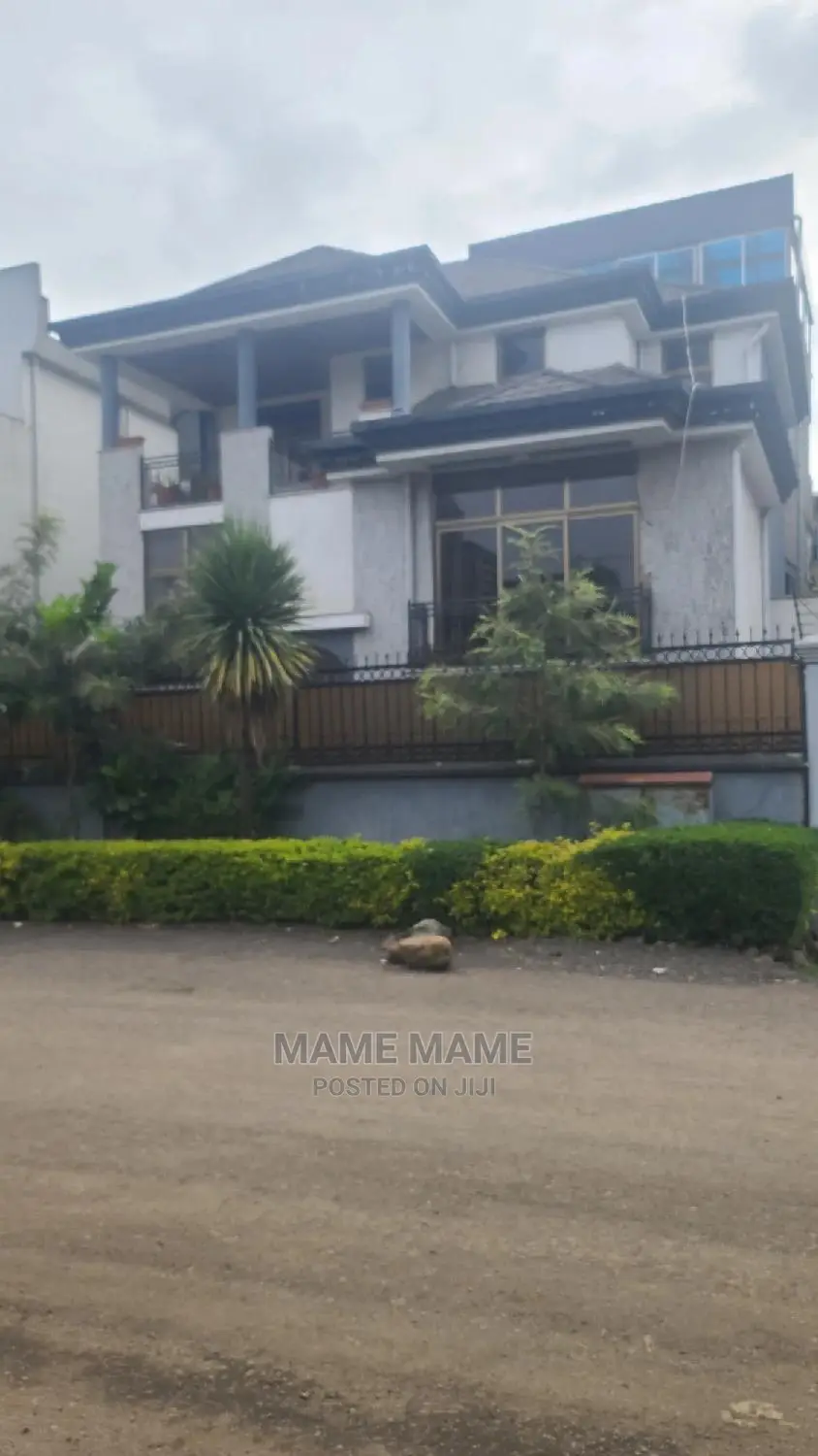 7bdrm House in Addis Abeba, Bole for sale