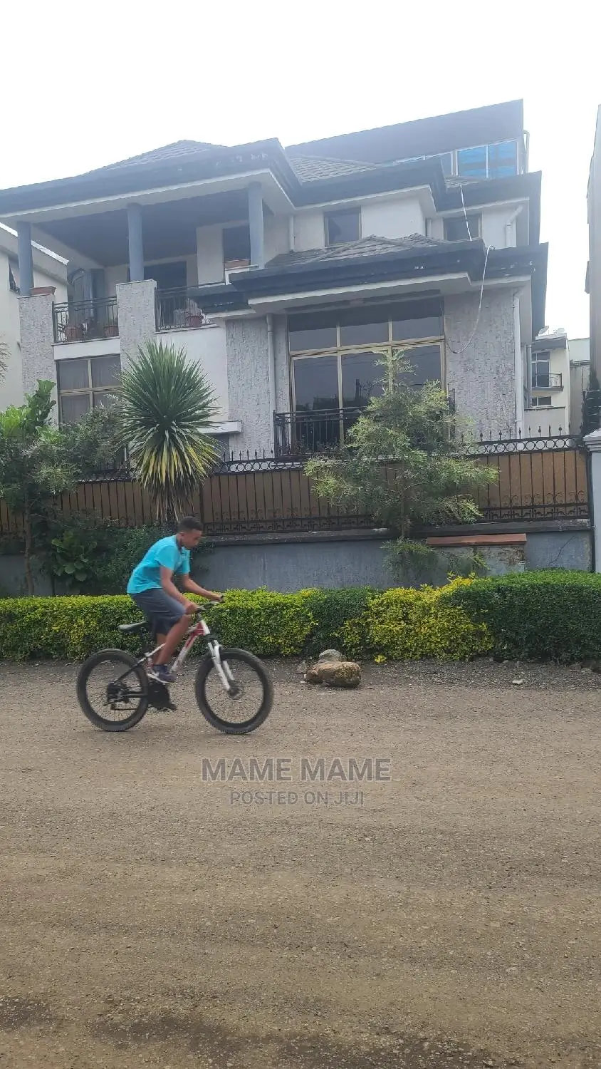 7bdrm House in Addis Abeba, Bole for sale