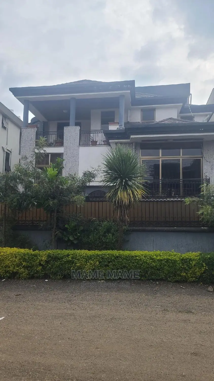 7bdrm House in Addis Abeba, Bole for sale