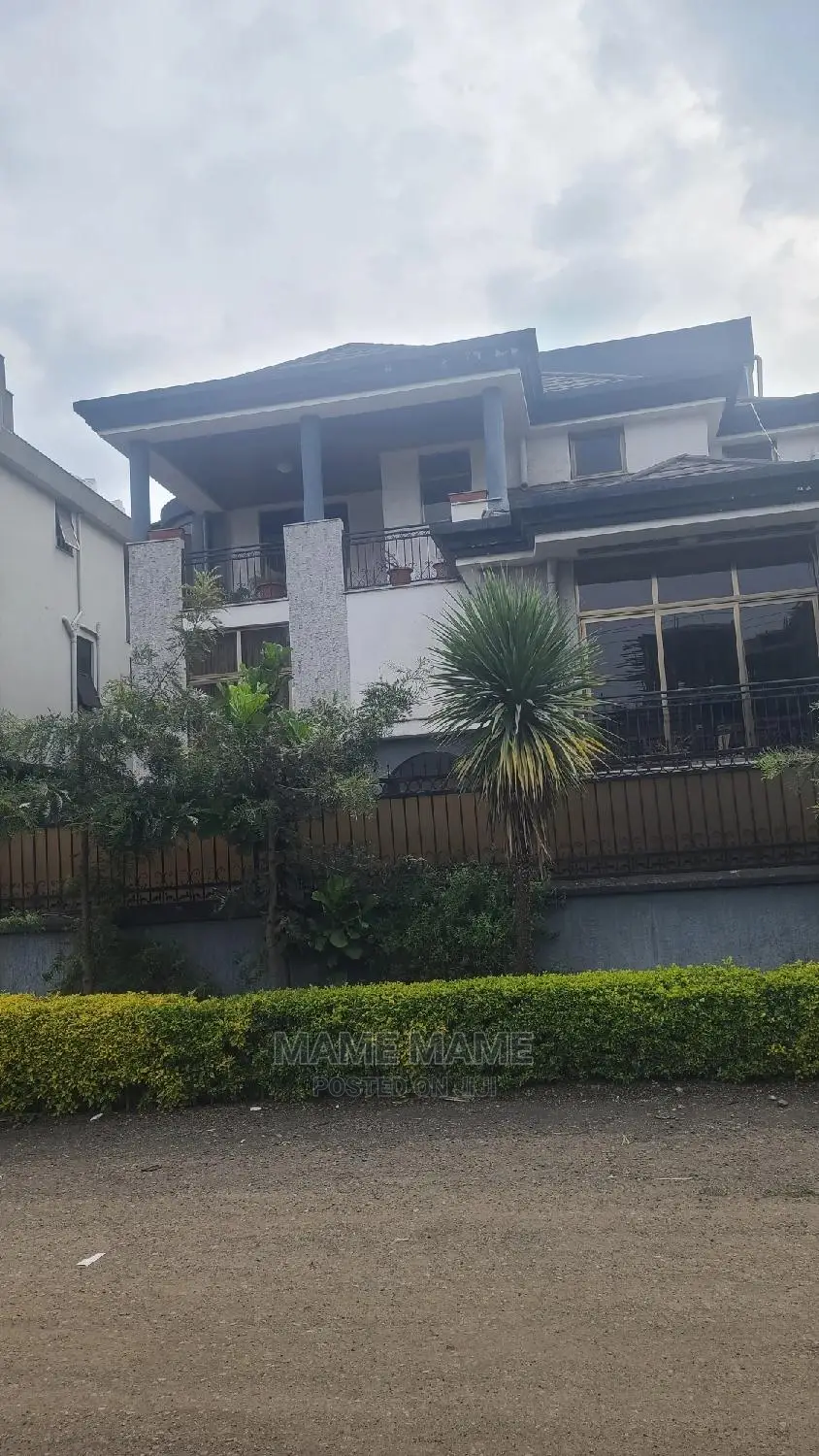 7bdrm House in Addis Abeba, Bole for sale