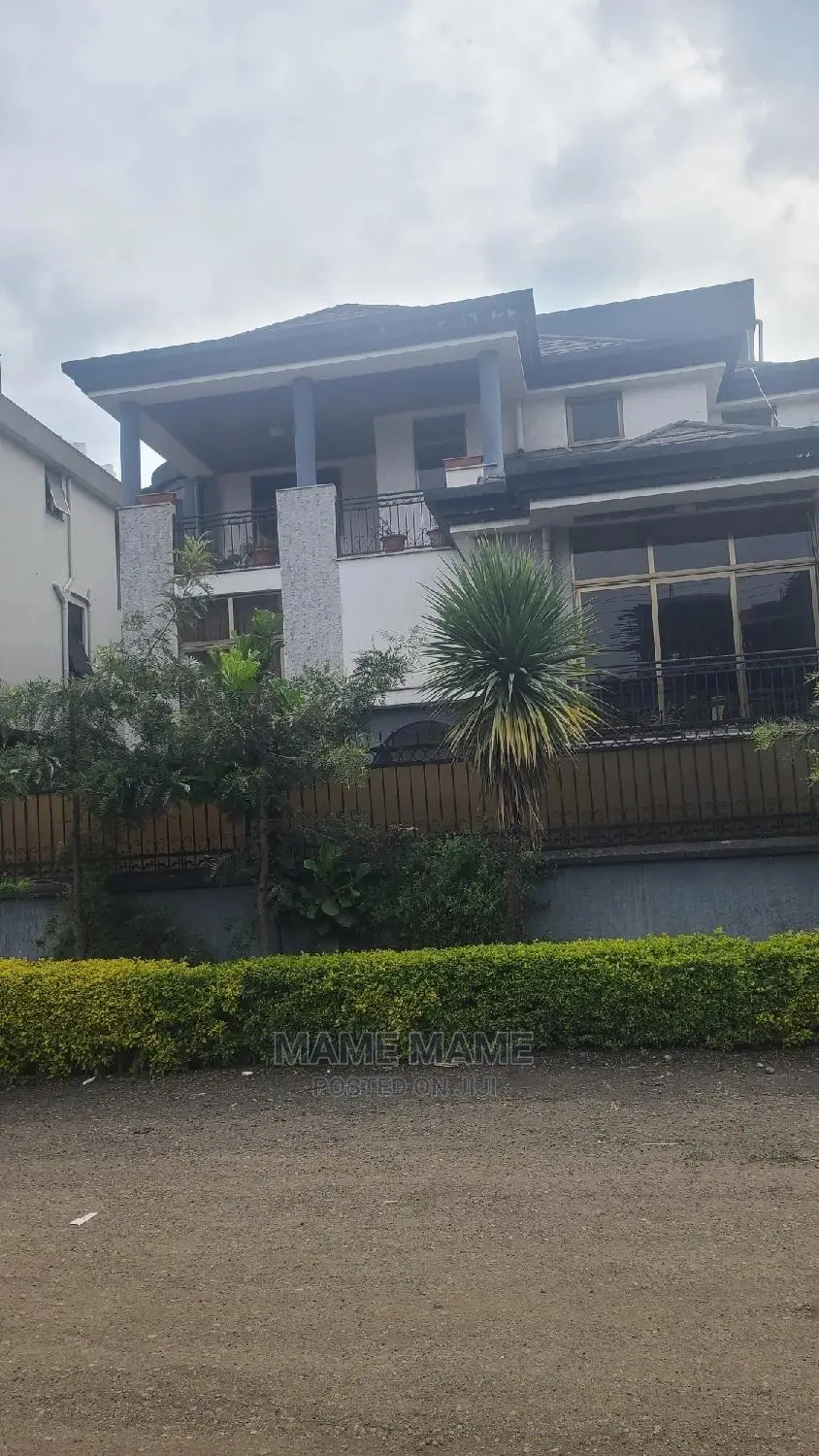 7bdrm House in Addis Abeba, Bole for sale