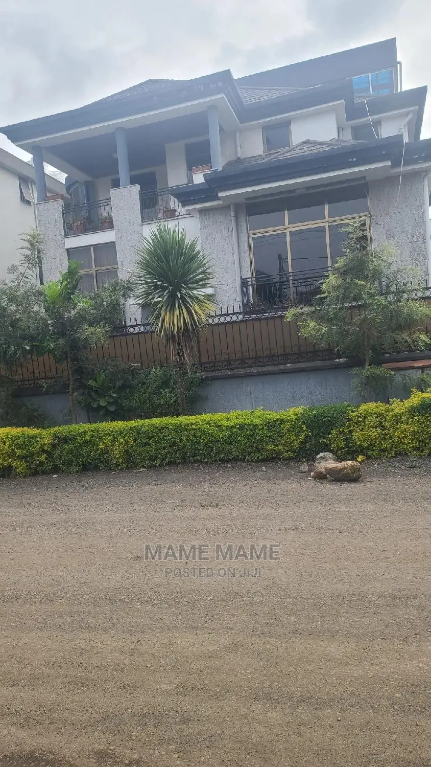 7bdrm House in Addis Abeba, Bole for sale