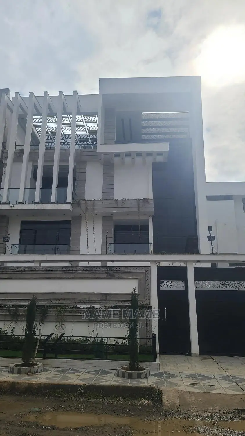 7bdrm House in Addis Abeba, Bole for sale