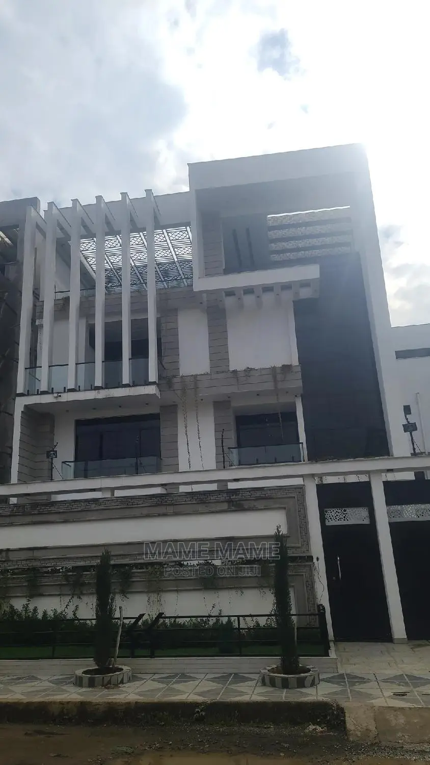 7bdrm House in Addis Abeba, Bole for sale