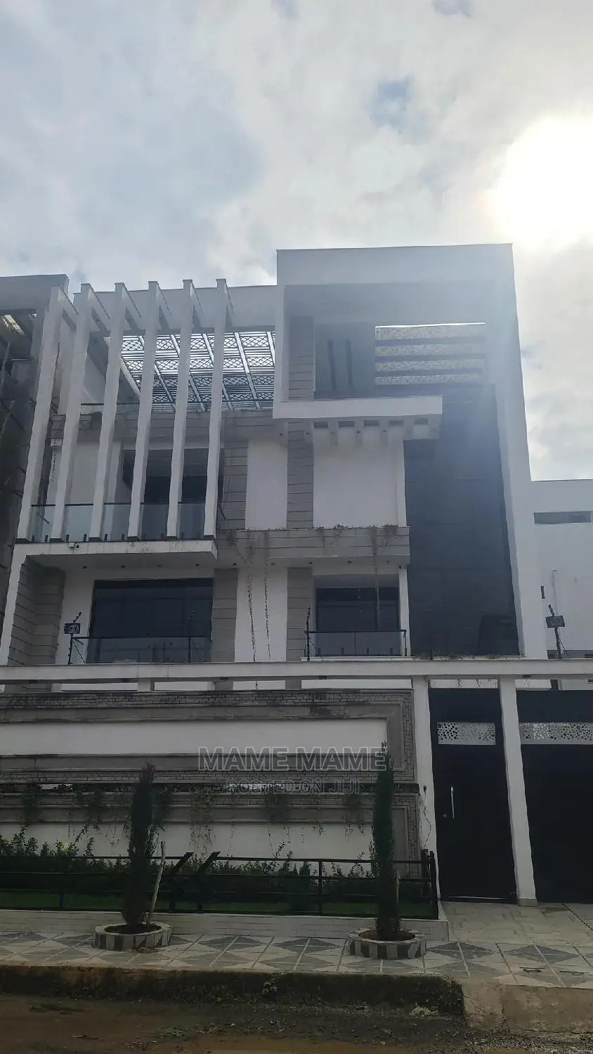 7bdrm House in Addis Abeba, Bole for sale