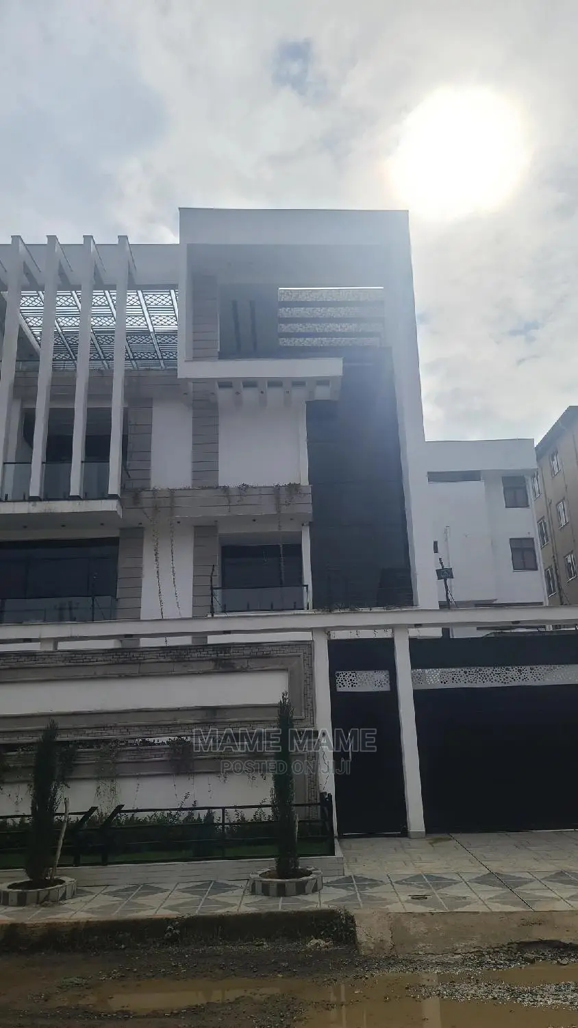 7bdrm House in Addis Abeba, Bole for sale