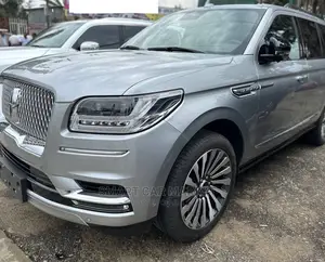 Photo - New Lincoln Navigator 2022 Silver
