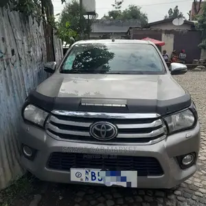 Photo - Toyota Hilux 2019 Brown