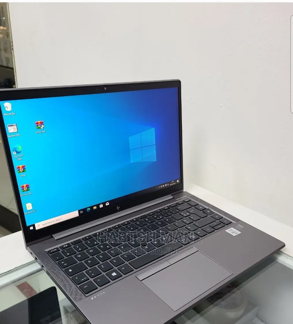 New Laptop HP ZBook Firefly G8 16GB Intel Core I7 SSD 512GB