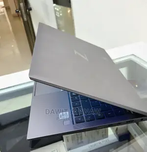 New Laptop HP ZBook Firefly G8 16GB Intel Core I7 SSD 512GB