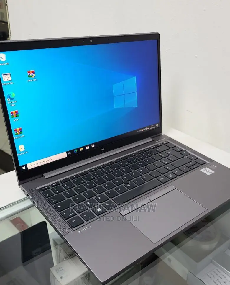 New Laptop HP ZBook Firefly G8 16GB Intel Core I7 SSD 512GB