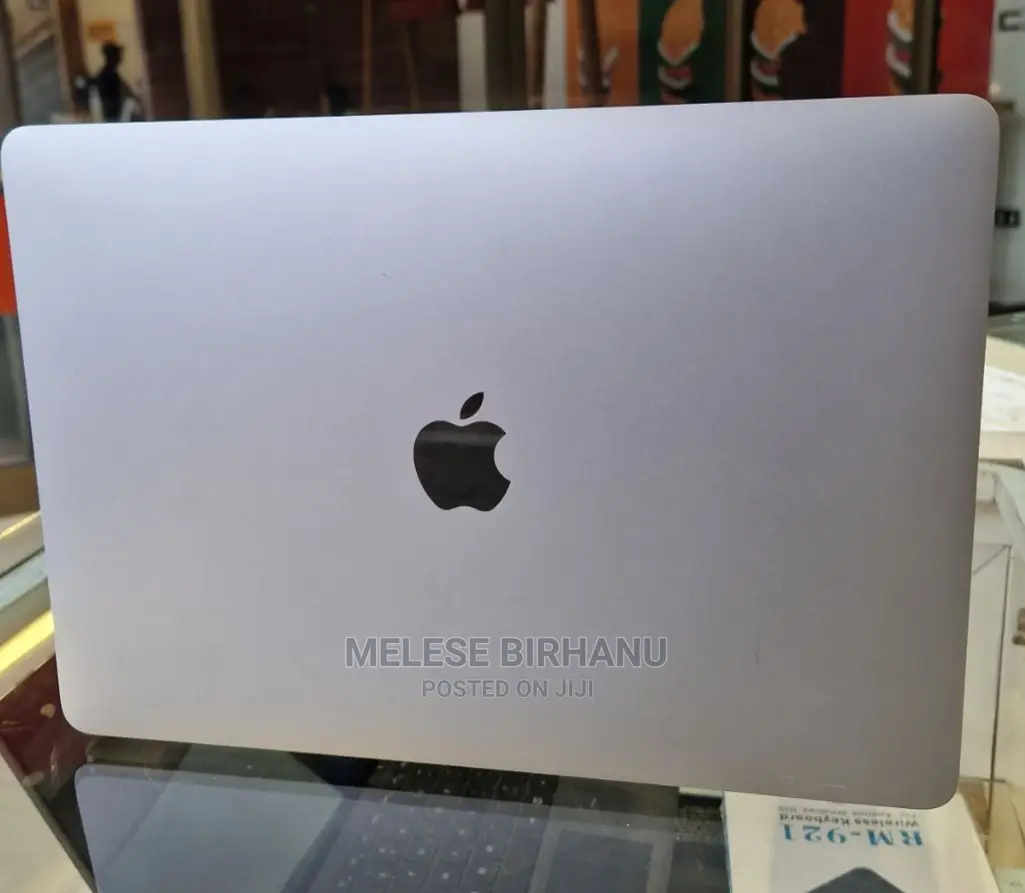 New Laptop Apple MacBook Pro 2020 M1 8GB Intel Core I7 SSD 256GB