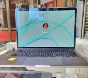 New Laptop Apple MacBook Pro 2020 M1 8GB Intel Core I7 SSD 256GB