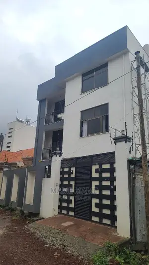 7bdrm House in Addis Abeba, Bole for sale