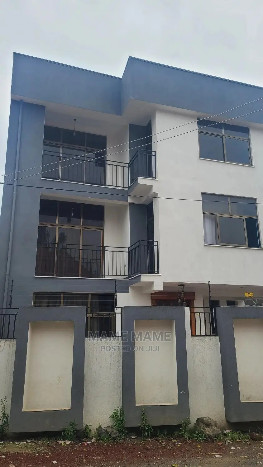 7bdrm House in Addis Abeba, Bole for sale