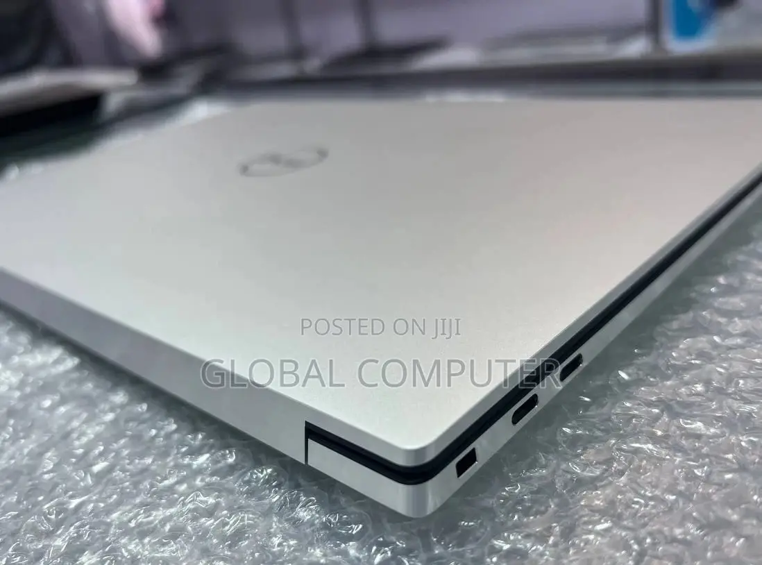 New Laptop Dell XPS 15 (9530) 32GB Intel Core I7 SSD 512GB