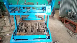 ባለ አራት የብሎኬት ማምረቻ ማሽኖች