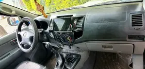 Toyota Hilux 2010 Gold