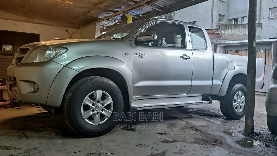 Toyota Hilux 2010 Gold