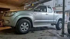 Toyota Hilux 2010 Gold