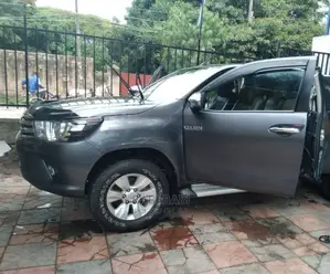 Toyota Hilux 2020 Gray