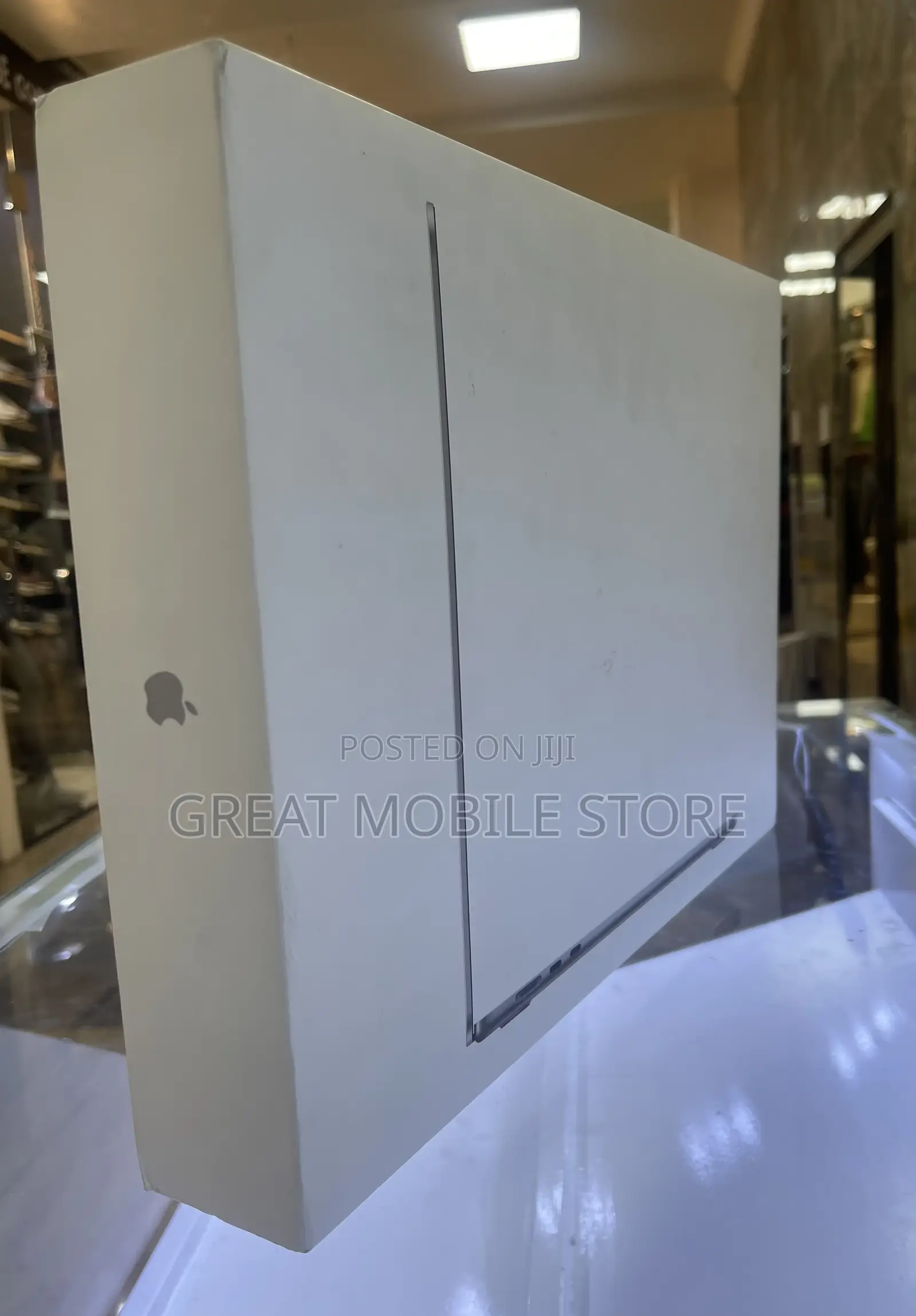 New Laptop Apple MacBook Air 2023 M2 8GB Apple M2 SSD 256GB