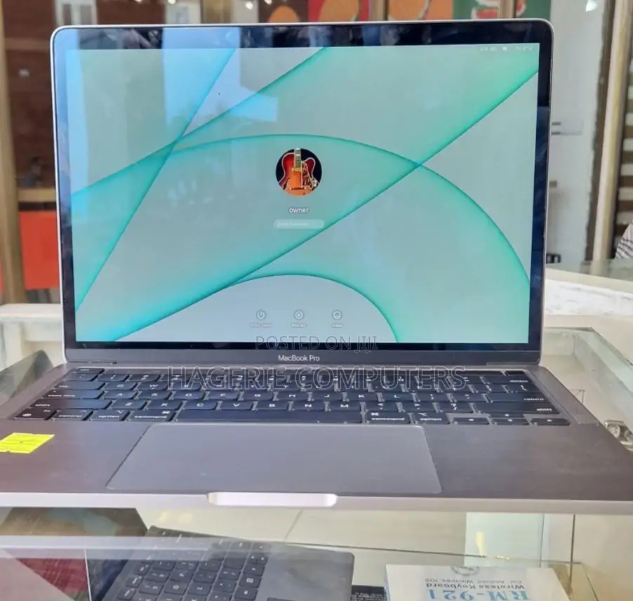 New Laptop Apple MacBook Pro 2020 M1 8GB Apple M1 Pro SSD 256GB