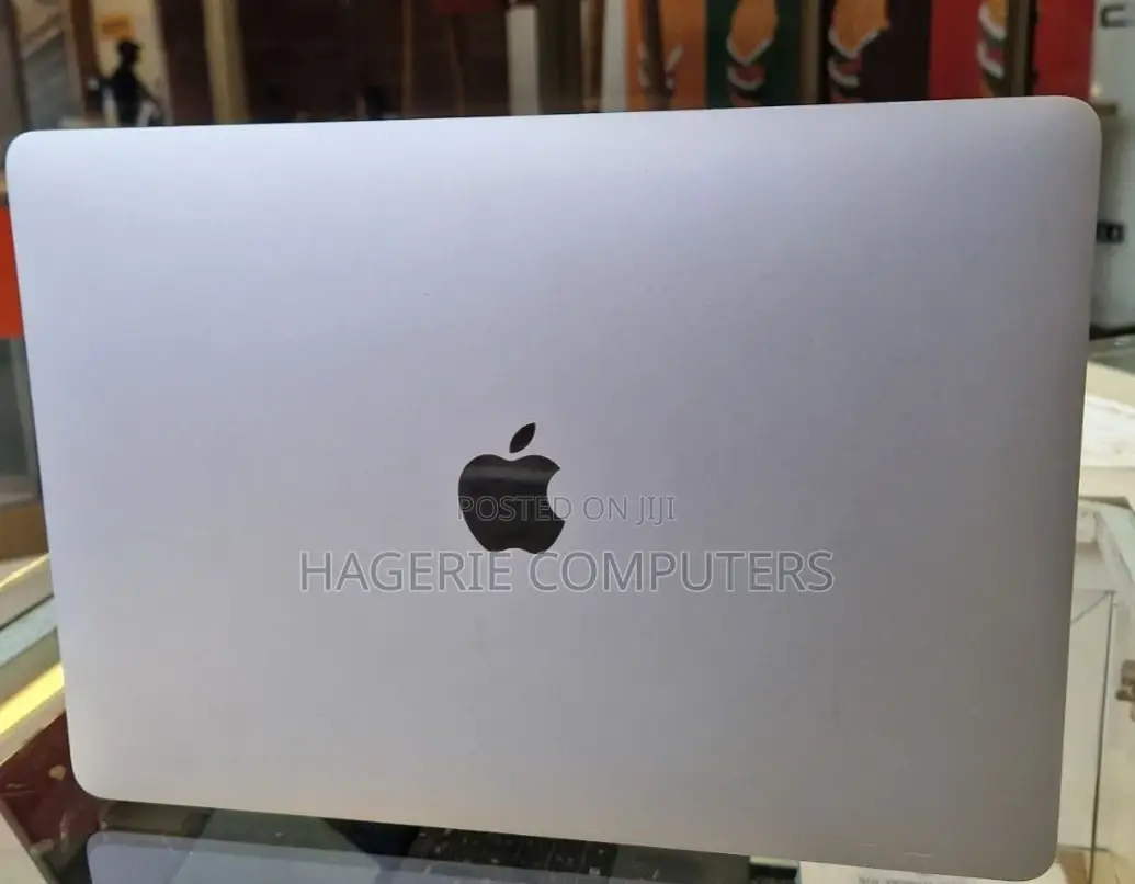 New Laptop Apple MacBook Pro 2020 M1 8GB Apple M1 Pro SSD 256GB