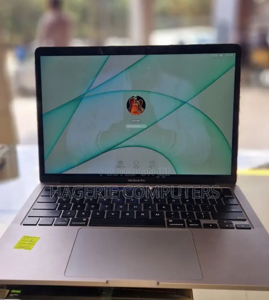 New Laptop Apple MacBook Pro 2020 M1 8GB Apple M1 Pro SSD 256GB