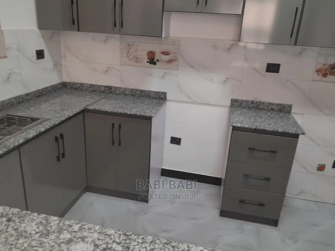 3bdrm Apartment in Semmit Area 115M², Bole for sale